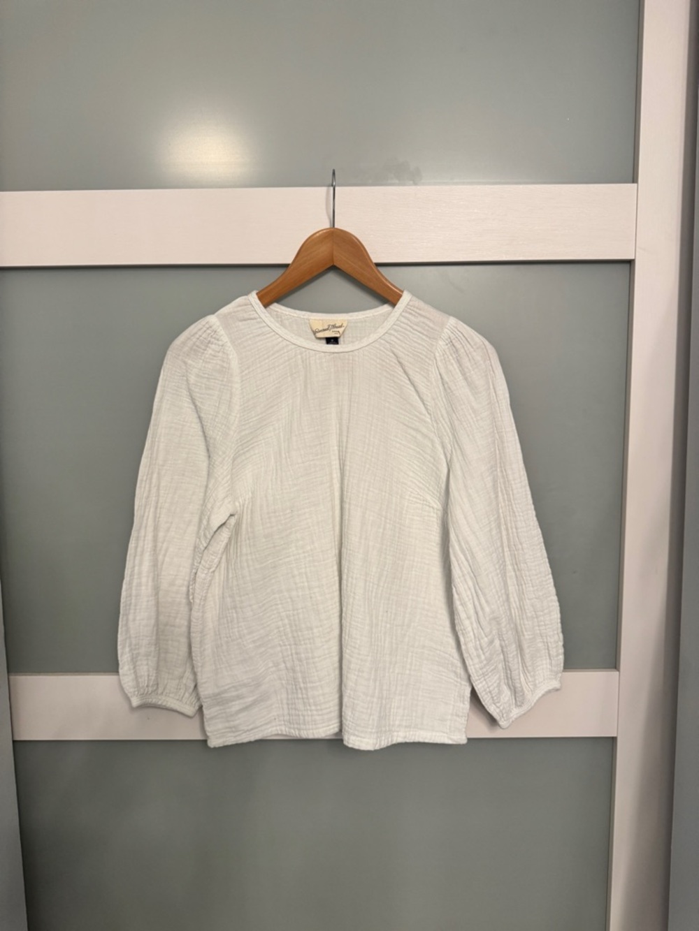 Universal Thread White Textured Long-Sleeve Peasant Blouse
